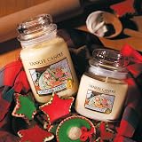 Yankee Candle Christmas Cookie Medium Jar | Up to 75 Hours Burn Time view 3