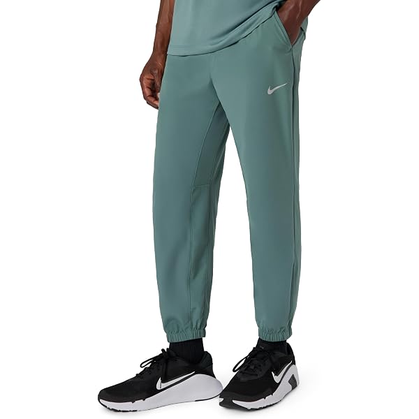 Amazon.com: Nike Running Division Phenom Men's Storm-FIT Running