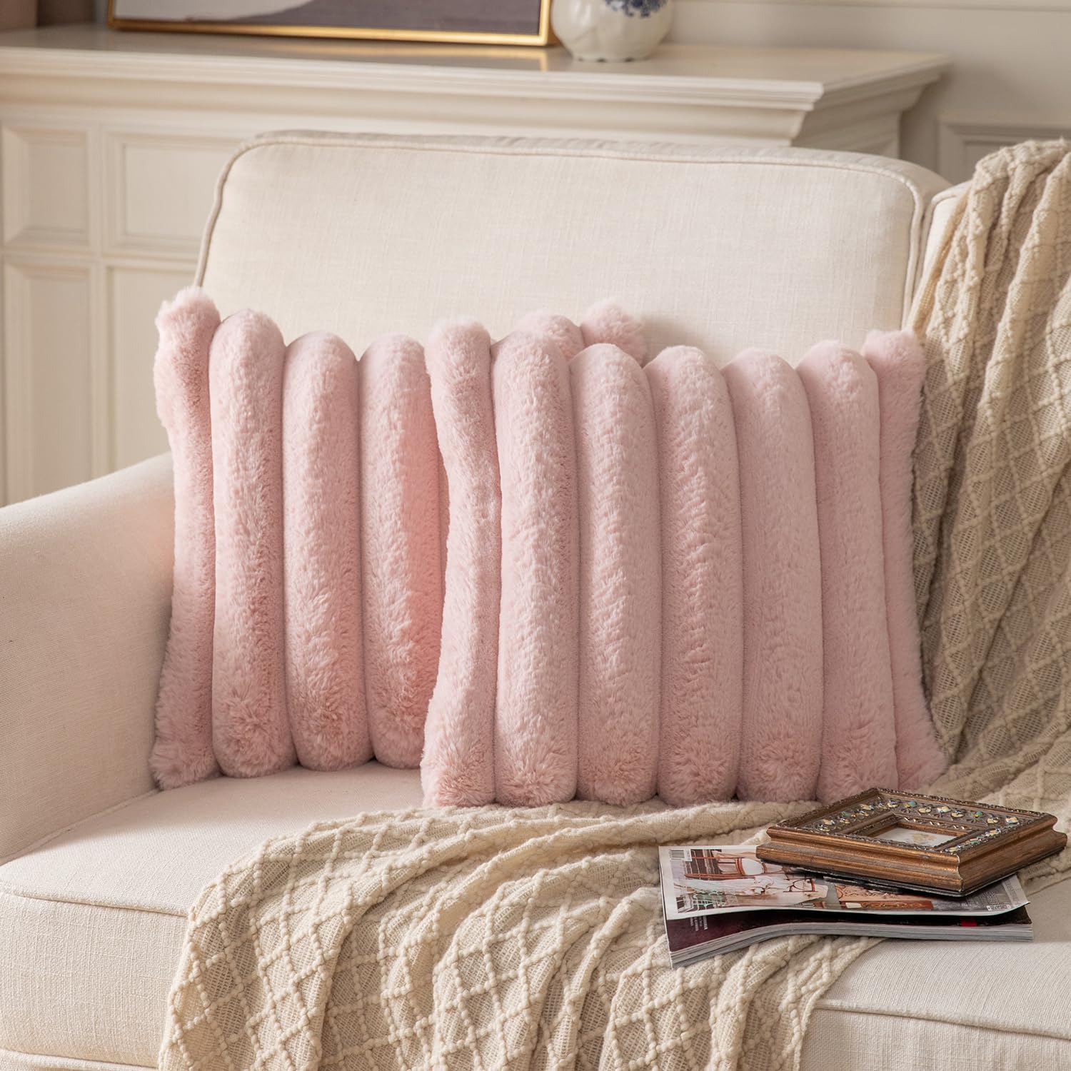 YAERTUN Set of 2 Pink Striped Decorative Cushion Covers 20x20 Inch 50x50 cm Plush Soft Throw Pillow Case with Velvet Back Faux Rabbit Fur Pillow Covers Sofa Couch Bed Livingroom