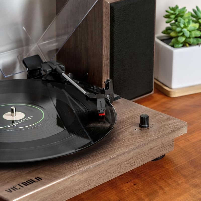 Montauk – Platine Vinyle à Courroie 3 Vitesses avec Haut-parleurs stéréo Bluetooth, Sortie RCA, Prise Casque 3,5 mm, Couvercle Amovible (Finition Noyer Rustique) — photo 4 sur 5