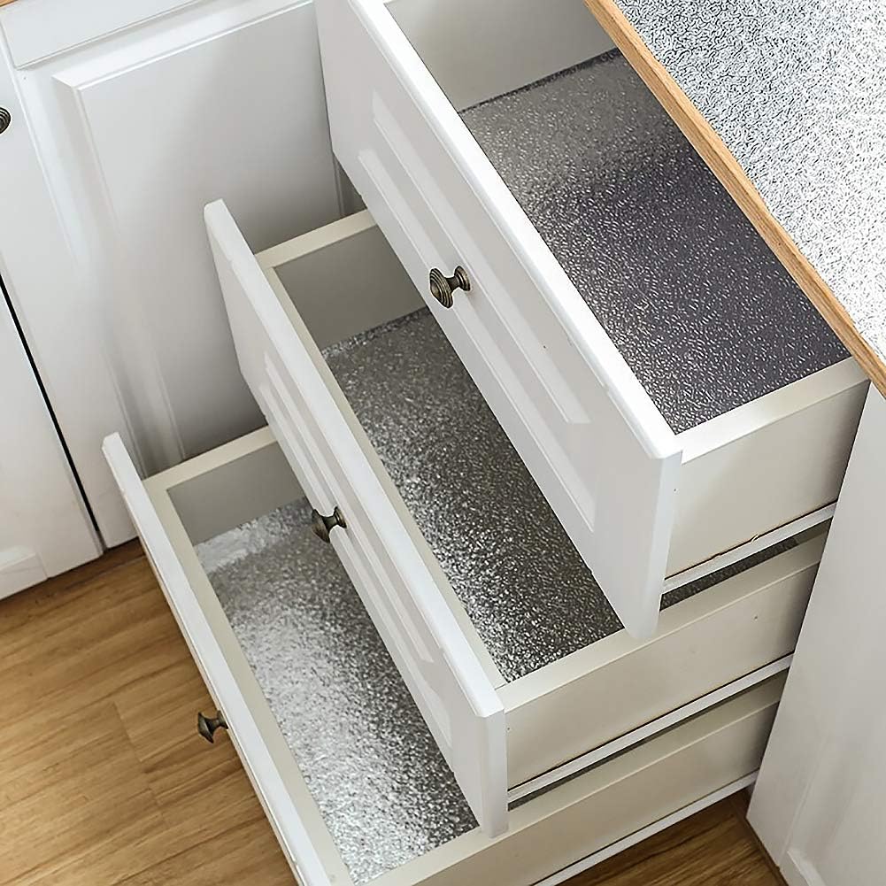 VEELIKE Sticky Back Plastic Roll Aluminum Foil Effect Wallpaper Kitchen Worktop Covering 40cm x 300cm Peel and Stick Vinyl Film Washable Silver Contact Paper for Stove Pot Shelf - Image 4