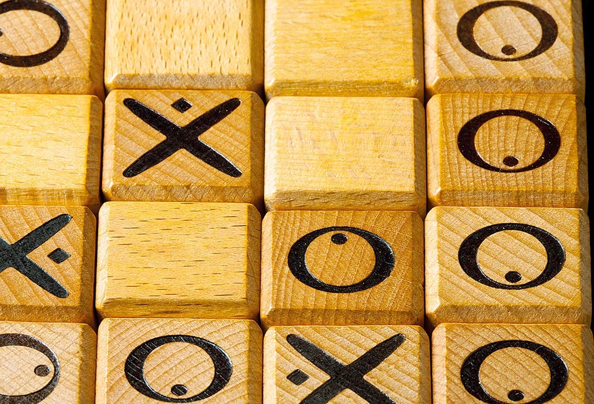 Quixo | Wooden Abstract Strategy Board Game for Kids and Adults | Family Game Night Favorite | Tic-Tac-Toe Style Competitive Puzzle | Easy to Learn, Fast to Play | Ages 8+ | 2-4 Players | 15 Min