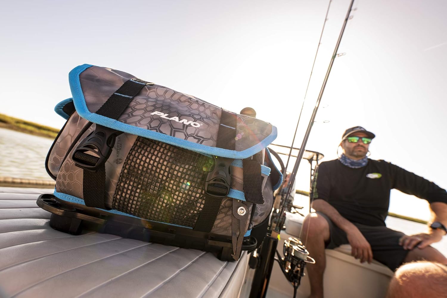 Plano PLAB36800 Tackle Storage, Z- Series Rust Free 3600 Size Tackle Bag, Kryptek Raid/Blue, Includes Five 3650 Stowaway Boxes, No-Slip Molded Bottom Design, Premium Tackle Storage, Kryptek Raid Blue: Sports & Outdoors