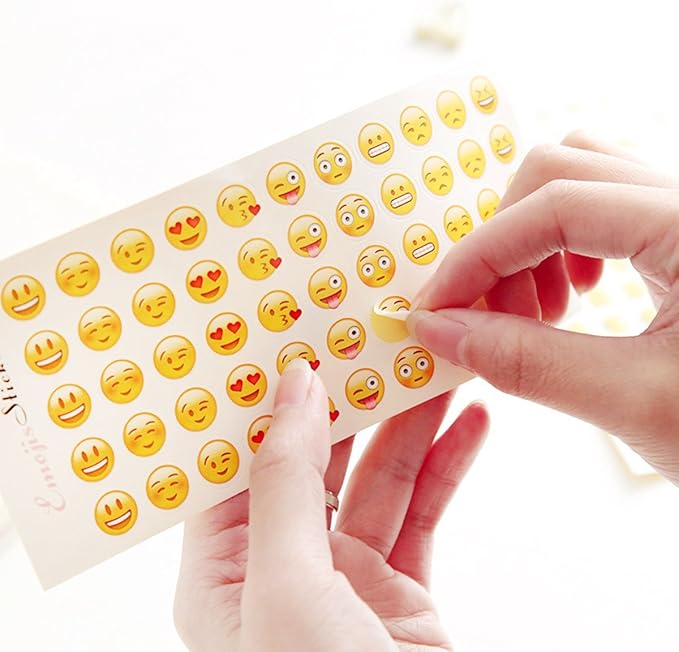 Amazon Co Jp 絵文字ステッカー12シート 子供幼稚園先生用 Iphone Facebook Twitter 絵文字ステッカー 660ステッカー ホーム キッチン