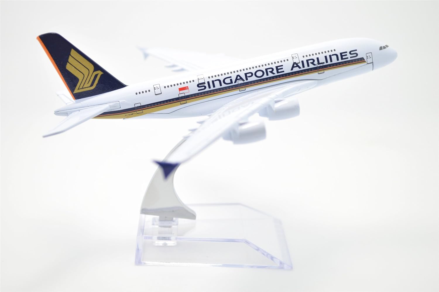 singapore airlines toy plane