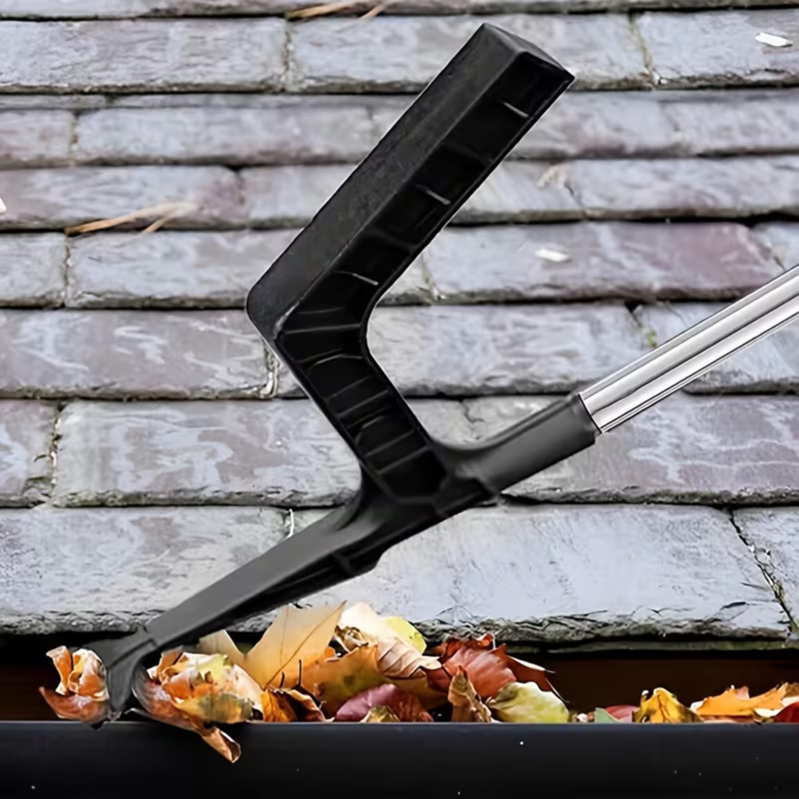 Gutter Cleaning Tool with Extension Pole - Gutter Scoop for Cleaning Leaves, Moss and Debris from Roof Gutters and Buildings