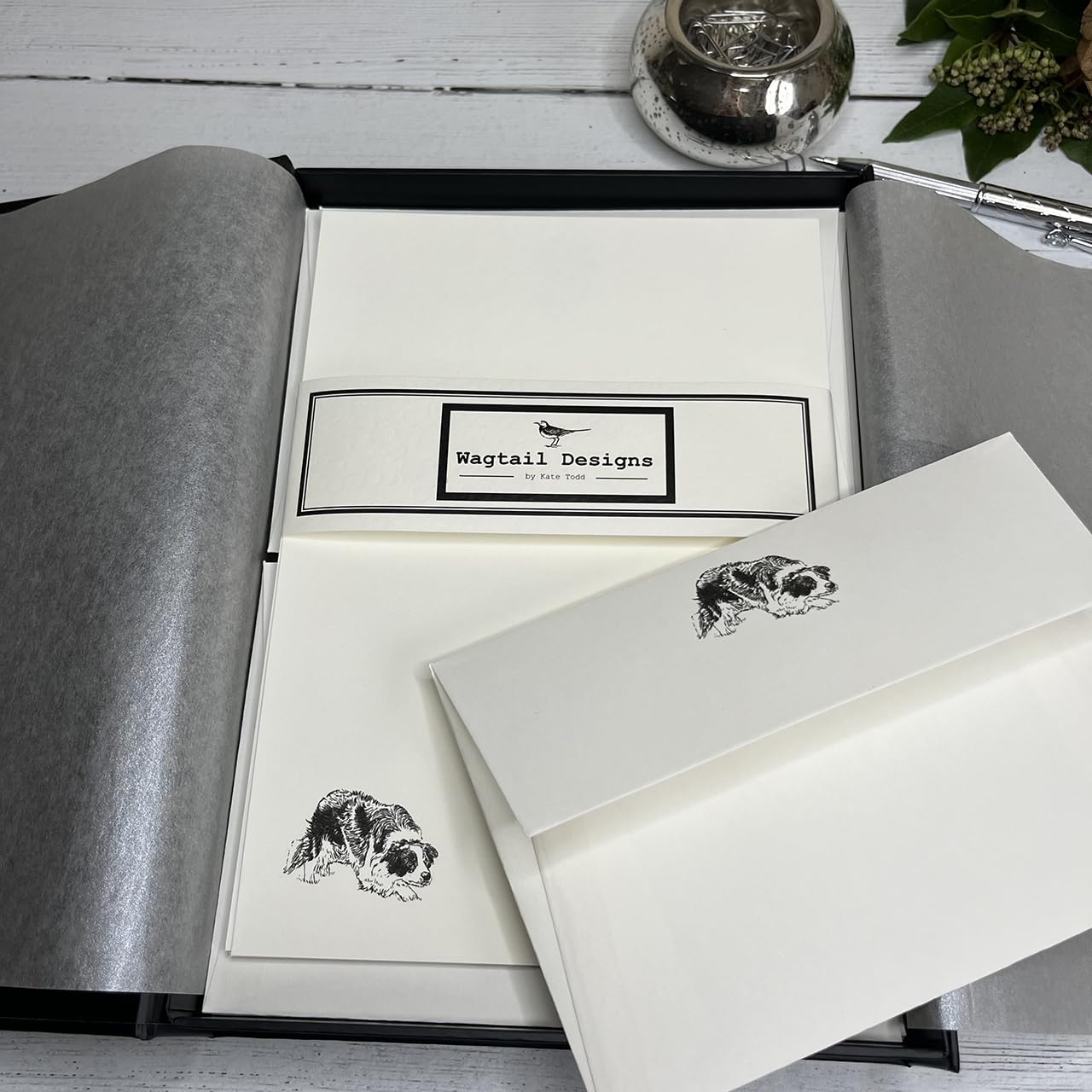Wagtail Designs Writing Paper Gift Set with a Border Collie Illustration in a Lovely Black Box with Ribbon (18 Sheets and 18 envelopes)