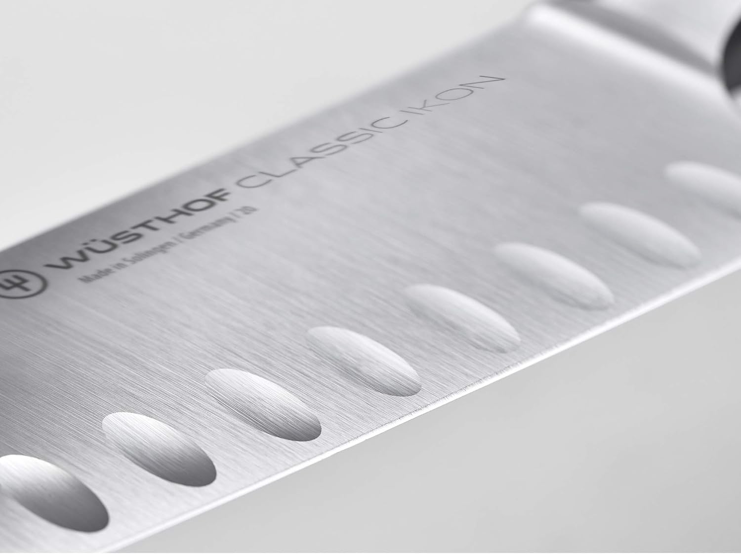 Wüsthof Classic Ikon 7 Inch Hollow Edge Santoku Knife, Black, 18 cm - Image 3