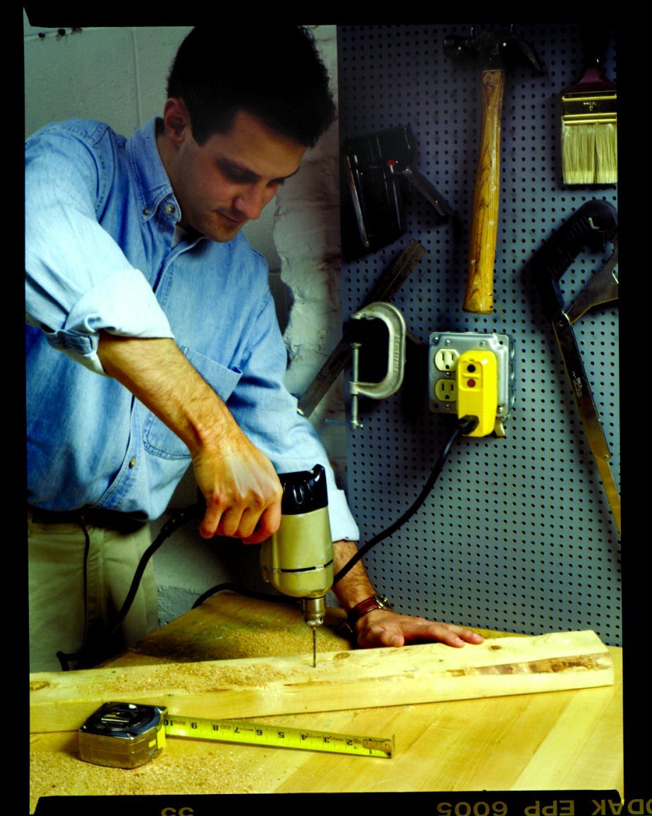 Tower Manufacturing 30439005 Auto-Reset 15 AMP