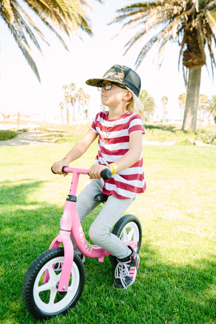 Please offer an outline of catch 22 image