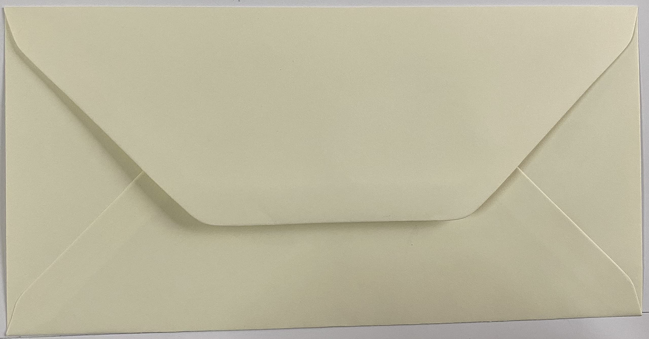 DL (110mm x 220mm) Coloured Envelopes Perfect for Christmas Cards, Greeting Cards, Wedding/Party Invitations, Crafts and Many More - Pack of 15 (Cream)