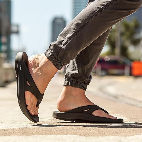 OOFOS Recovery Sandal M7/W9 ブラック and-wander-x-oofos-ooahh-