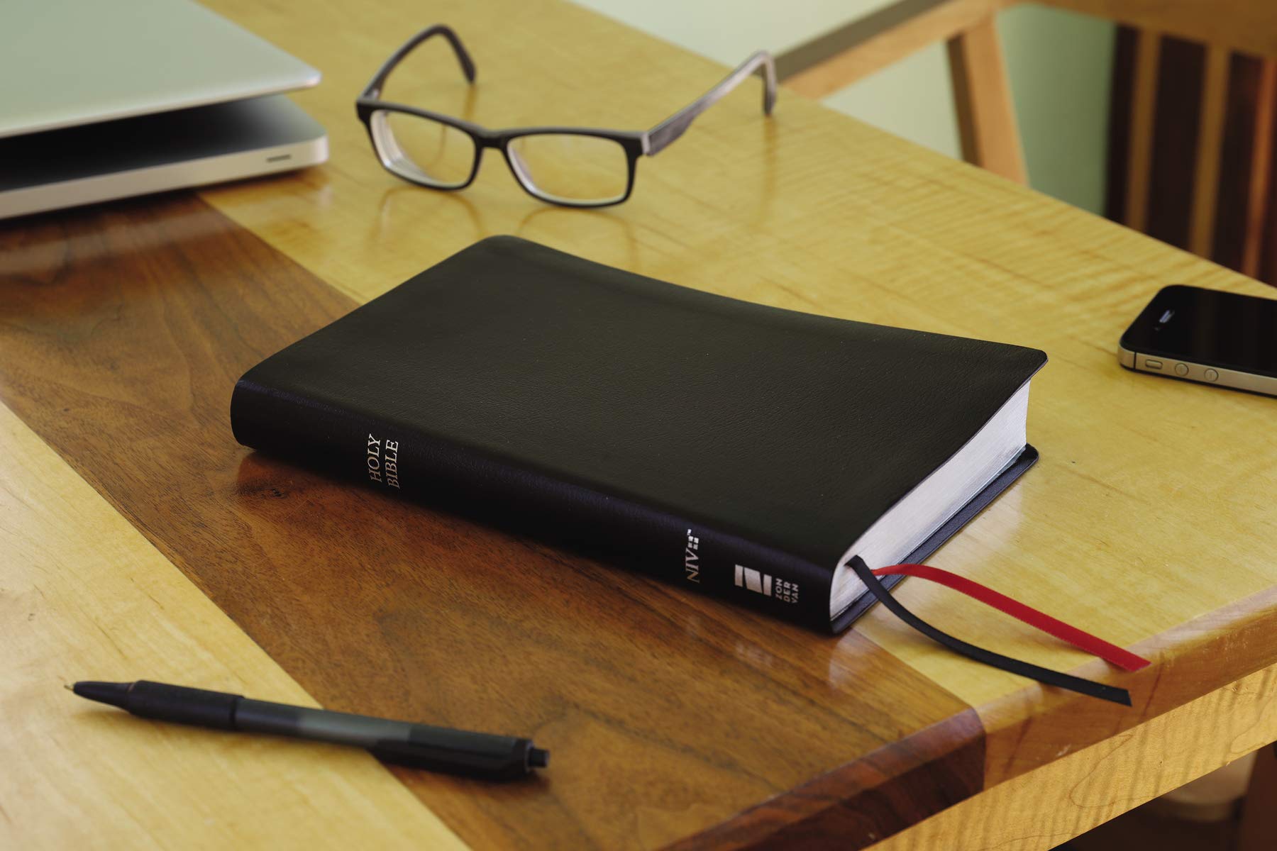 NIV, Thinline Bible, Bonded Leather, Black, Red Letter, Thumb Indexed, Comfort Print NIV, Thinline Bible, Bonded Leather, Black, Red Letter, Thumb Indexed, Comfort Print Bonded Leather