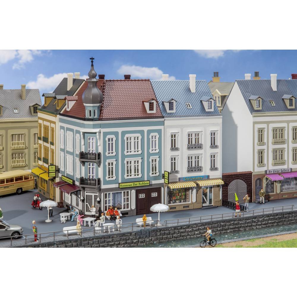 Faller 2 Town Houses Beethovenstraße Model Kit with 582 Individual Parts 202 x 118 x 200 mm I Model Railway Accessories H0 I Model Railway H0 Town Houses