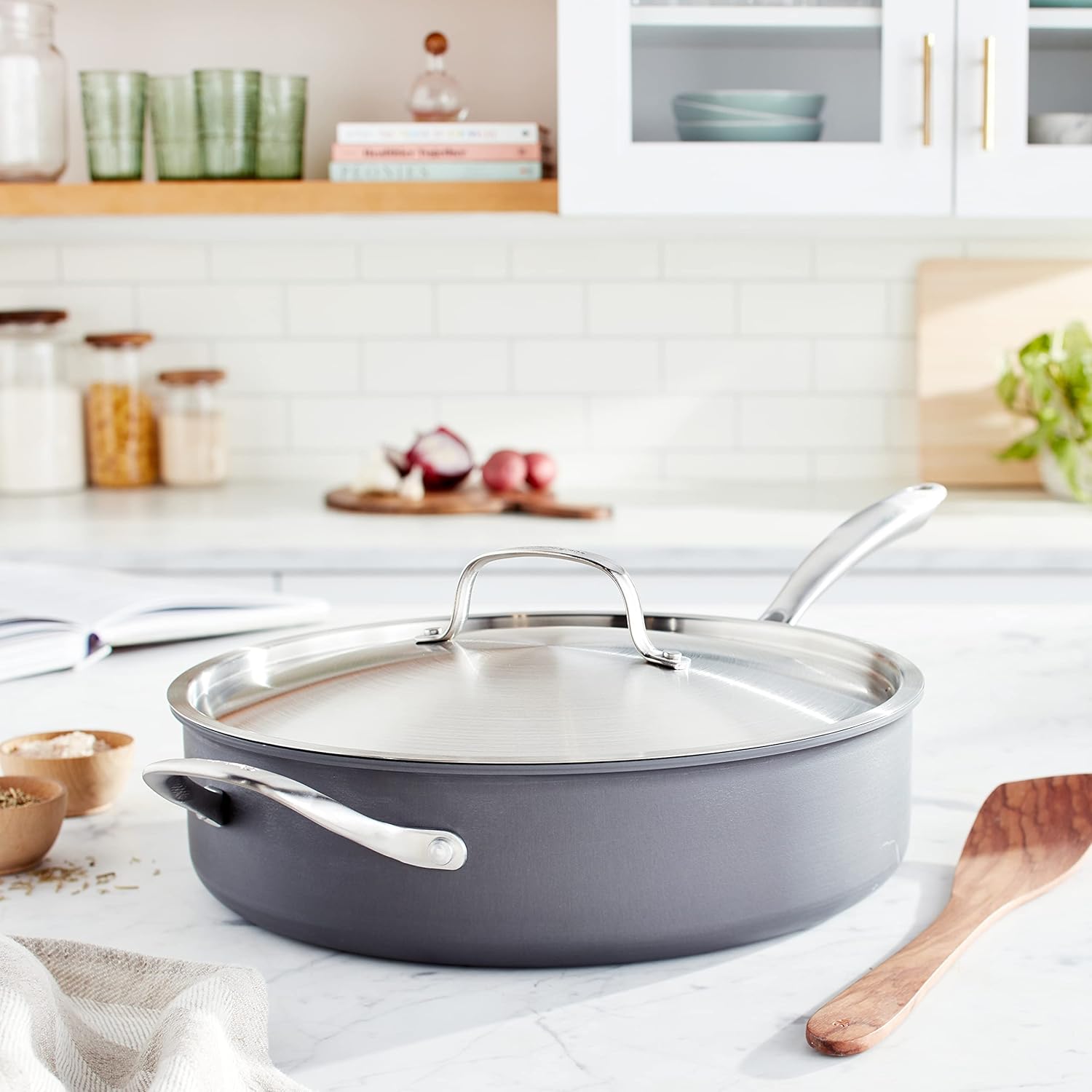 Cuisinart GG33-30H GreenGourmet Hard-Anodized Nonstick 5-1/2-Quart Saute Pan with Helper Handle and Cover: Green Chicken Fryer: Kitchen & Dining