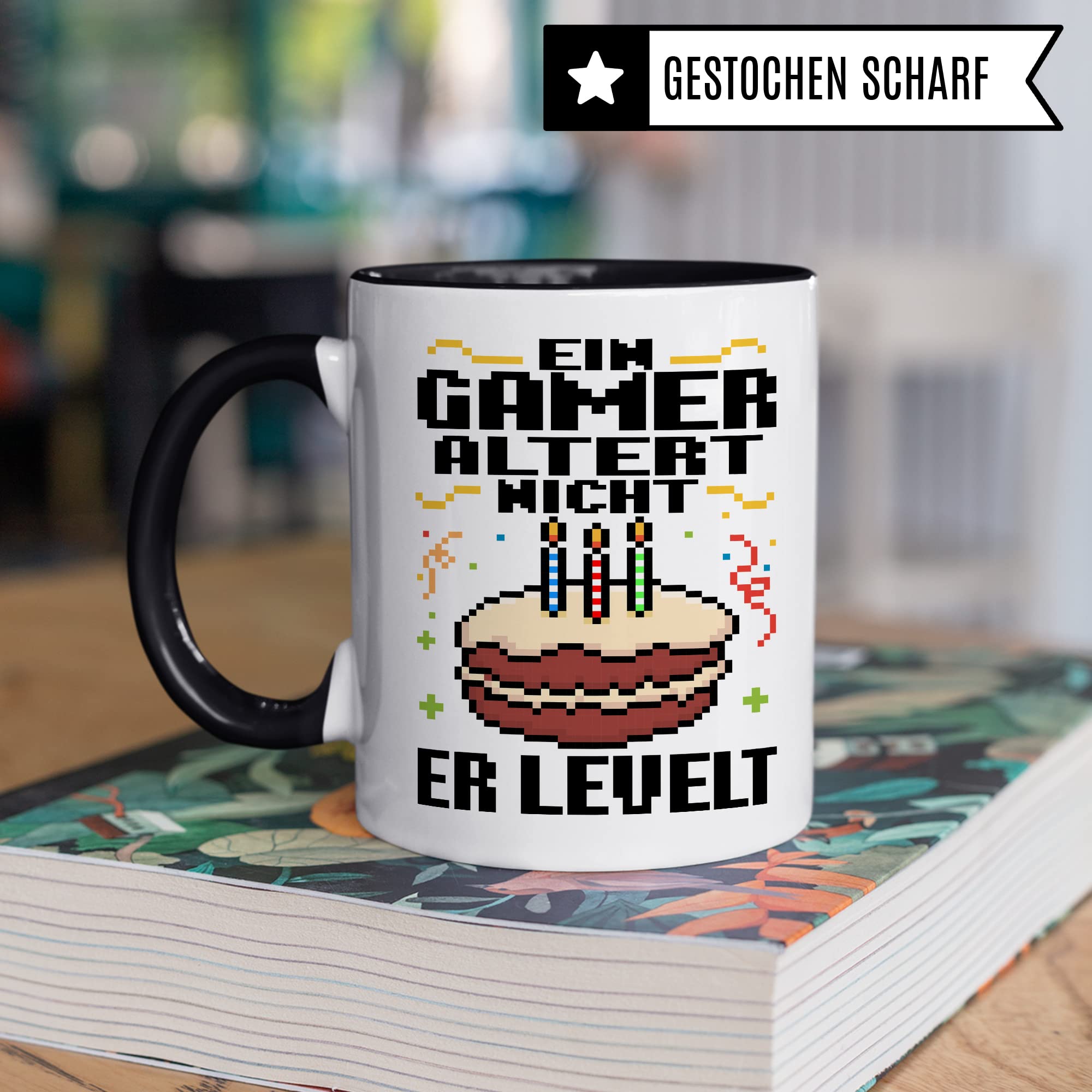 Gamer Tasse, Ein Gamer altert nicht - Er levelt Geschenkidee für Computerspieler, Gaming-Fans und Zocker Geschenk Kaffee-Becher Nerd Gaming Kaffeetasse mit Spruch lustig (Weiß/Schwarz) 4