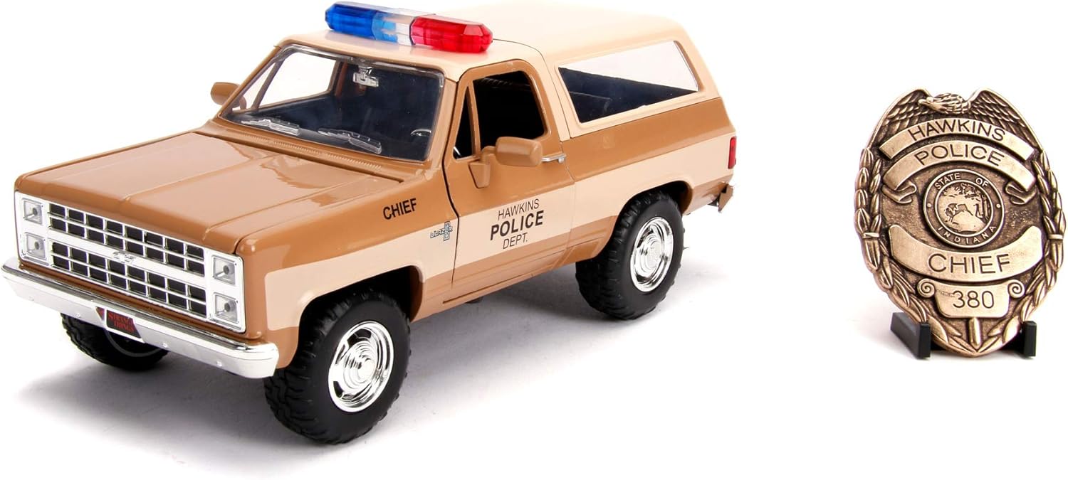 Amazon Jada Toys Metals Die Cast Stranger Things Hopper S Chevy Blazer With Police Badge メタルズ ダイキャスト ストレンジャーシングス ホッパー シェビー ブレイザー 1 24スケール ミニカー ミニカー ダイキャストカー おもちゃ