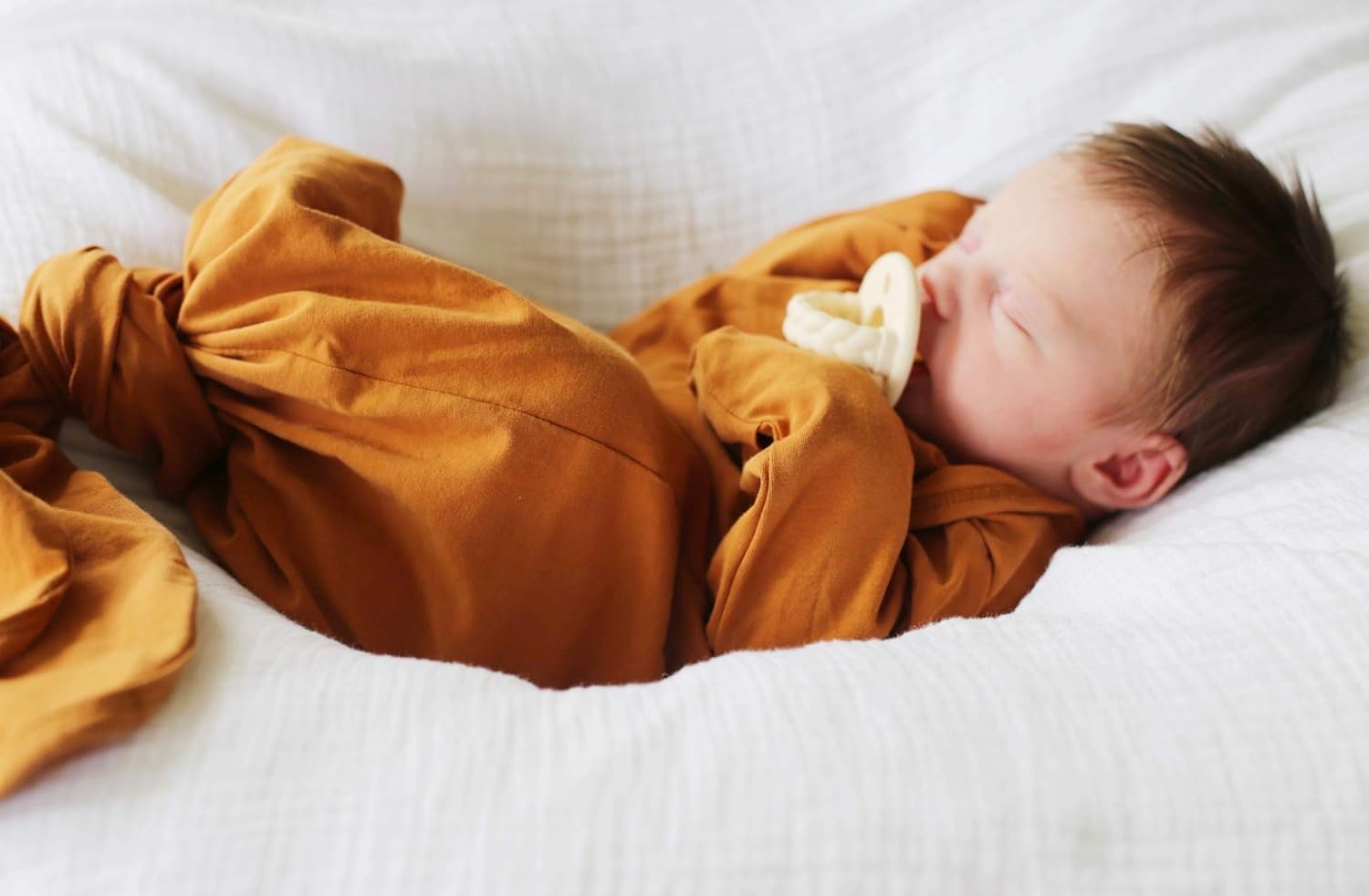 Marlowe & Co Organic Cotton Knotted Newborn Baby Gown, Soft Knotted Sleeper Gown for Baby Boy and Girl (Cinnamon, 0-3 Months): Clothing