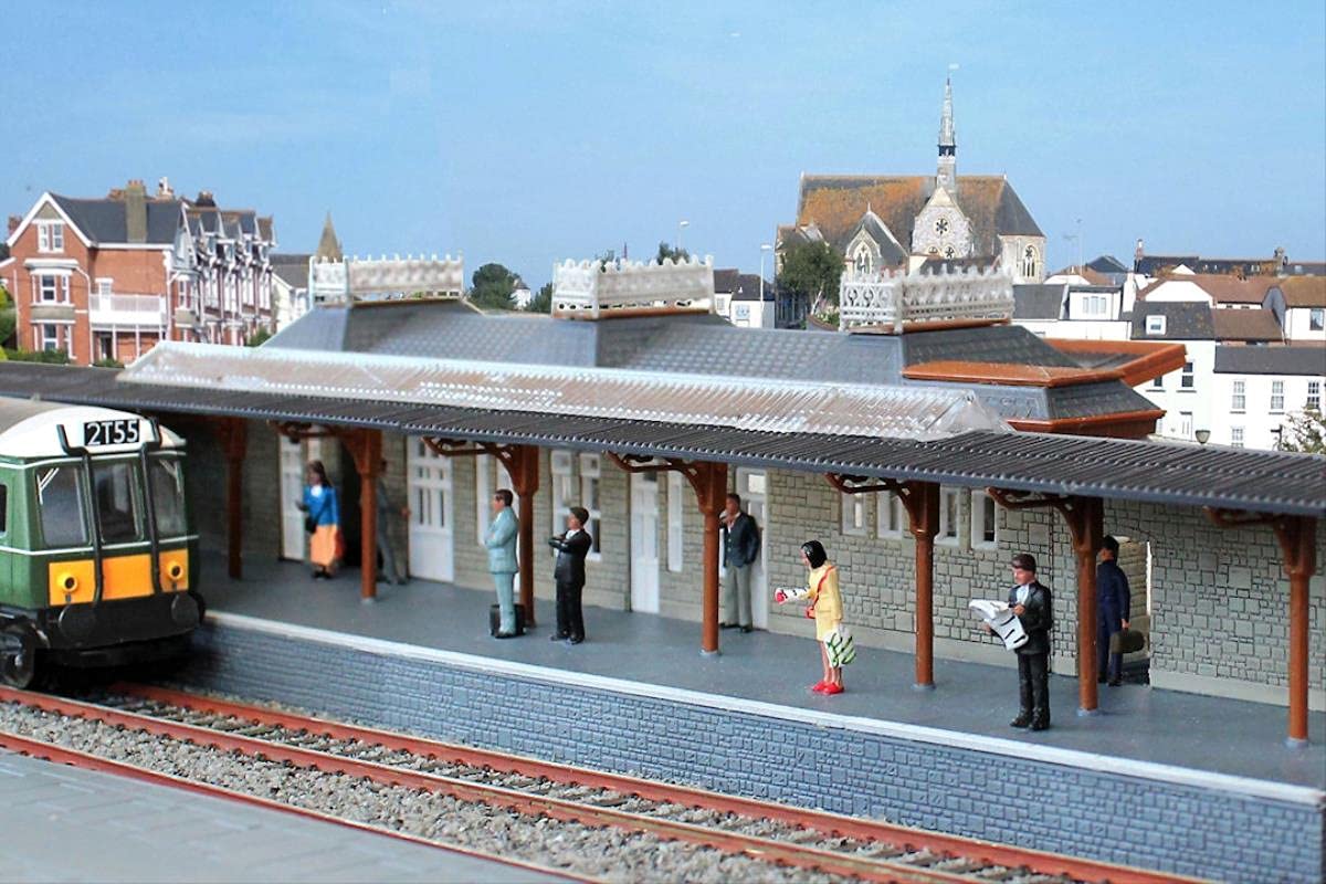 Gaugemaster GM480 Teignmouth Station Kit,Grey