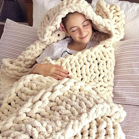 Amazon Com Wdede Chunky Knit Blanket Home Decor Large Cable Knitted Soft Cozy Chenille Blanket For Cuddling Up In Bed On The Couch Or Sofa Beige 40 X 47 Home Kitchen