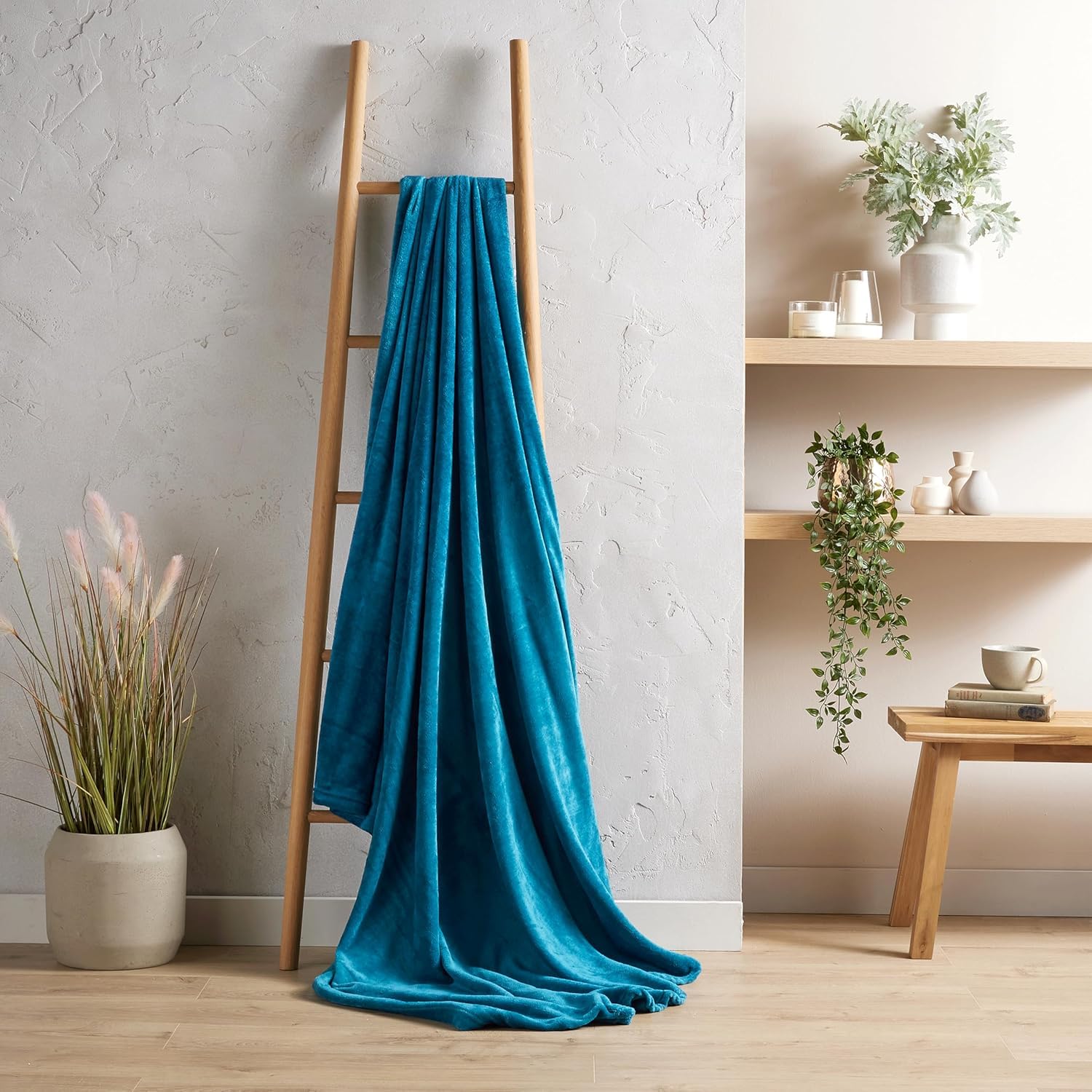 BLOOM BLENDS Flannel Fleece Throw Blanket Fluffy Super Soft Warm for Bed Sofa Couch Chair Lightweight and Cozy Solid Design Throw (Teal, 130 x 150 cm)