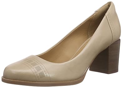 clarks pumps beige