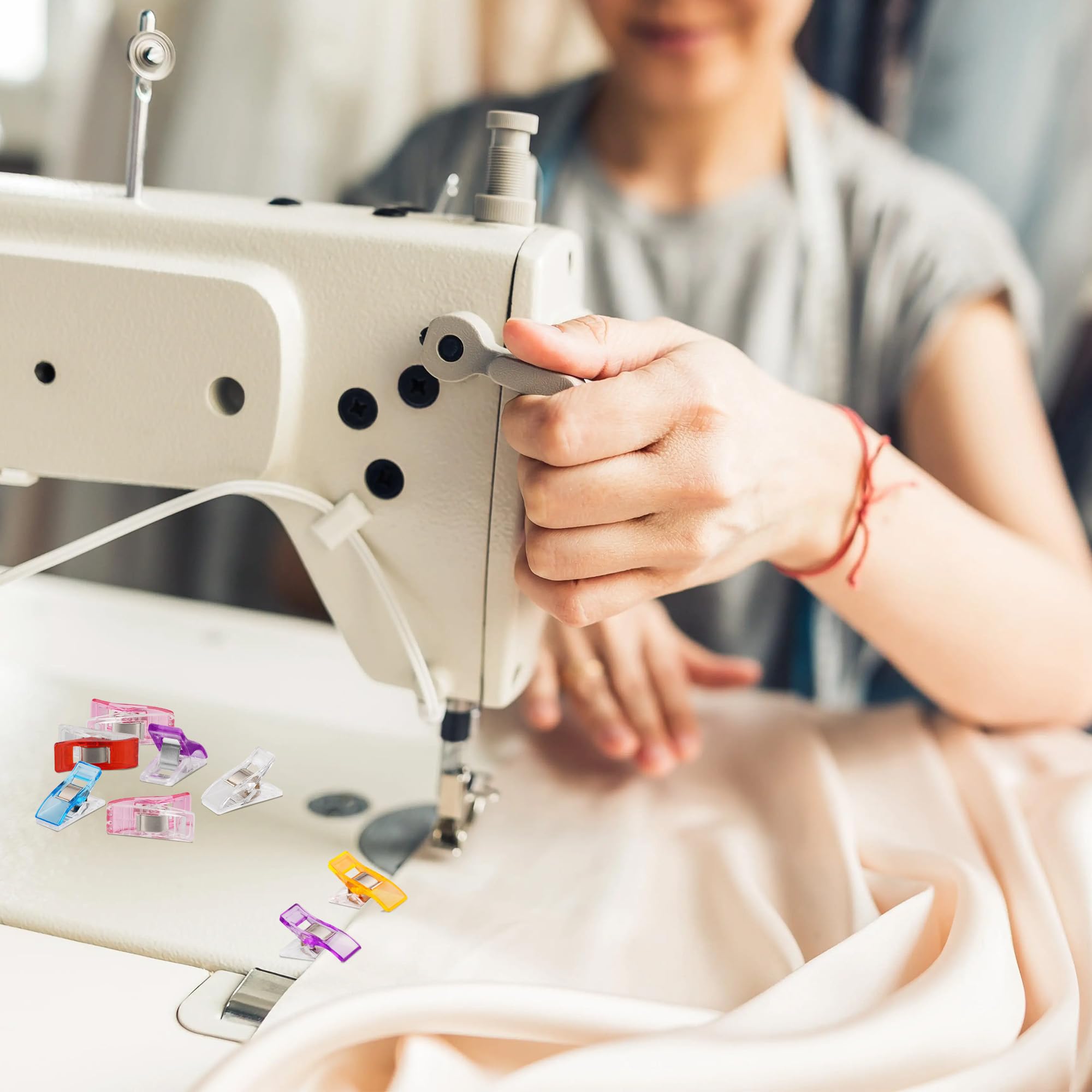 100pcs Sewing Clips Multipurpose Quilt Clip for Fabric Multi-Colored Plastic Sewing Quilting Supplies Craft for Small-Scale Projects and Crafting Tools Accessories