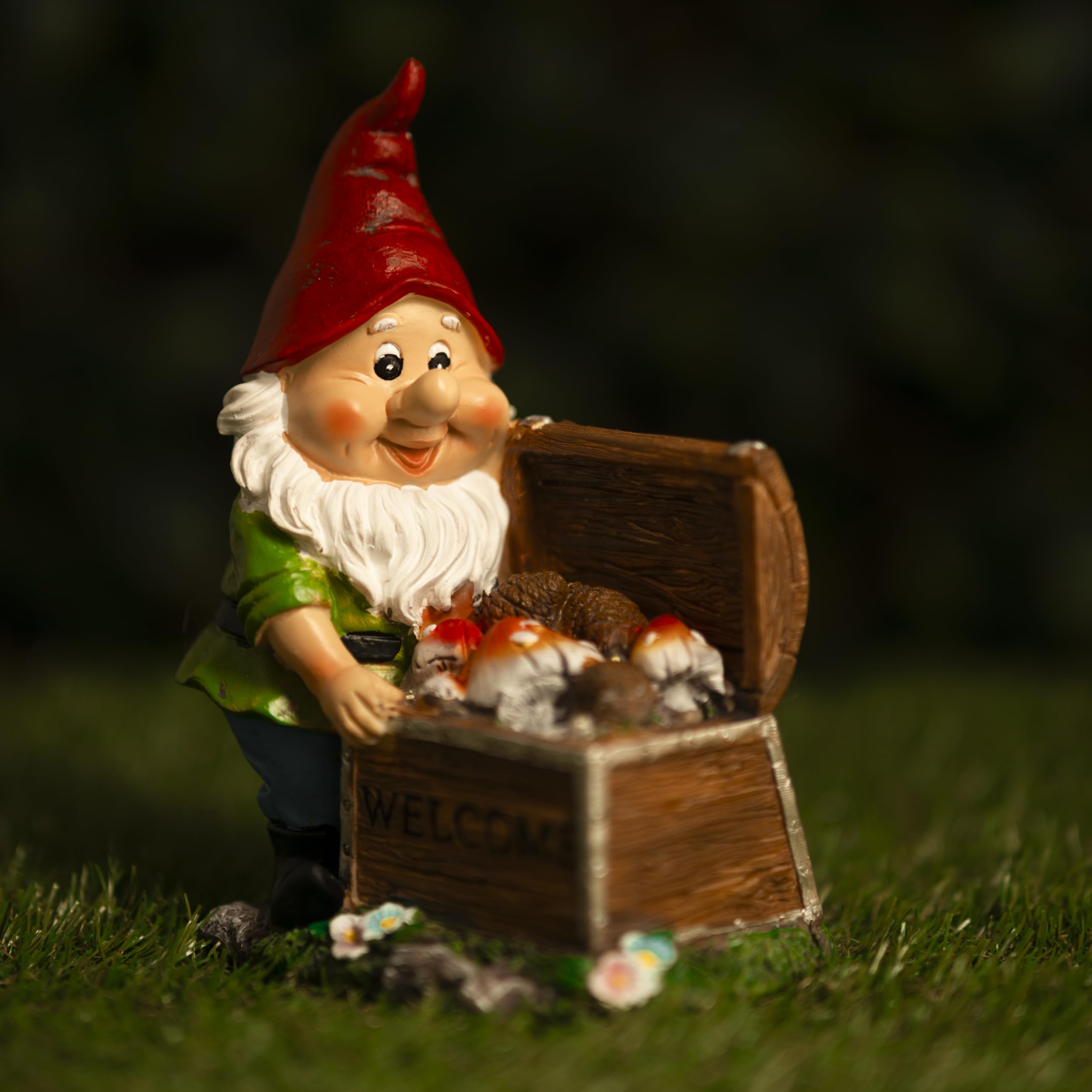 Garden Mile Solar Powered Garden Gnome with Welcome Sign & LED Treasure Chest - Weatherproof Resin Light Up Garden Statue - Outdoor Garden Ornaments for Patio, Lawn, Yard and Garden Decorations