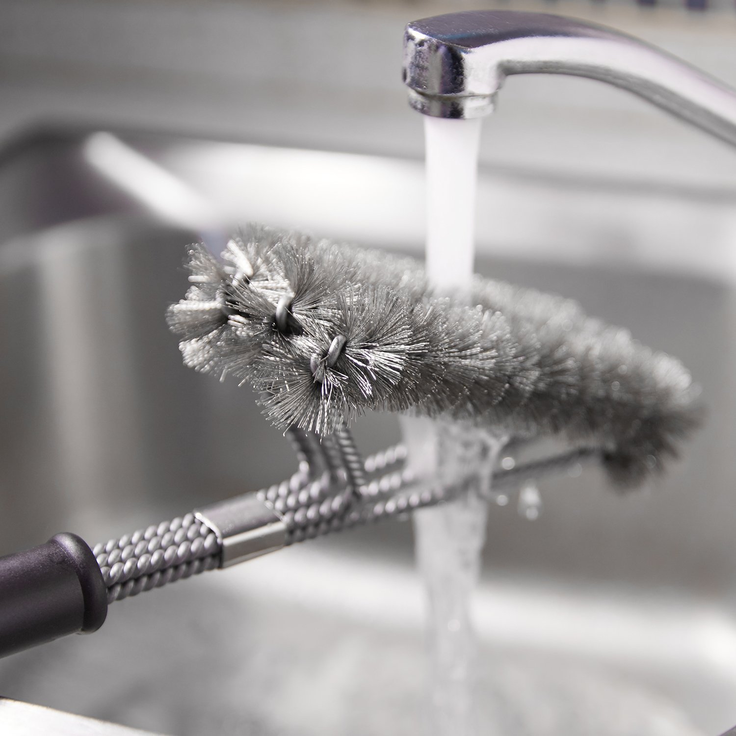 Grill Brush,Grilling Accessories Barbecue Grill Brush Bristles are Made of Stainless Steel Woven Wire - a Perfect Gift for All Barbecue Lovers