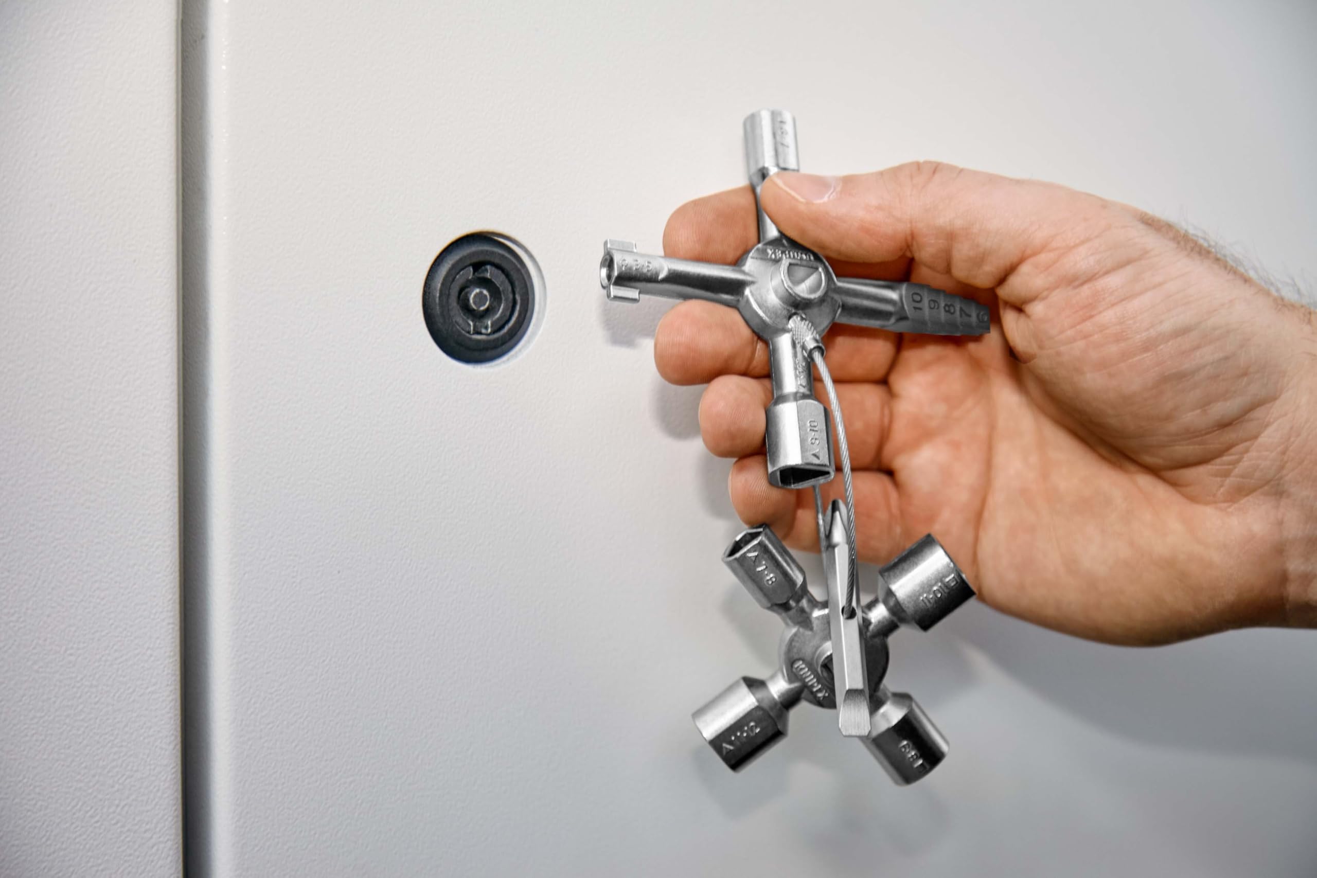 KNIPEX TwinKey Schaltschrankschlüssel, für gängige Schließsysteme, 10 Profile, 2 Kreuze, 1 Schlüssel, Universalschlüssel, Kreuzschlüssel, 00 11 01 2