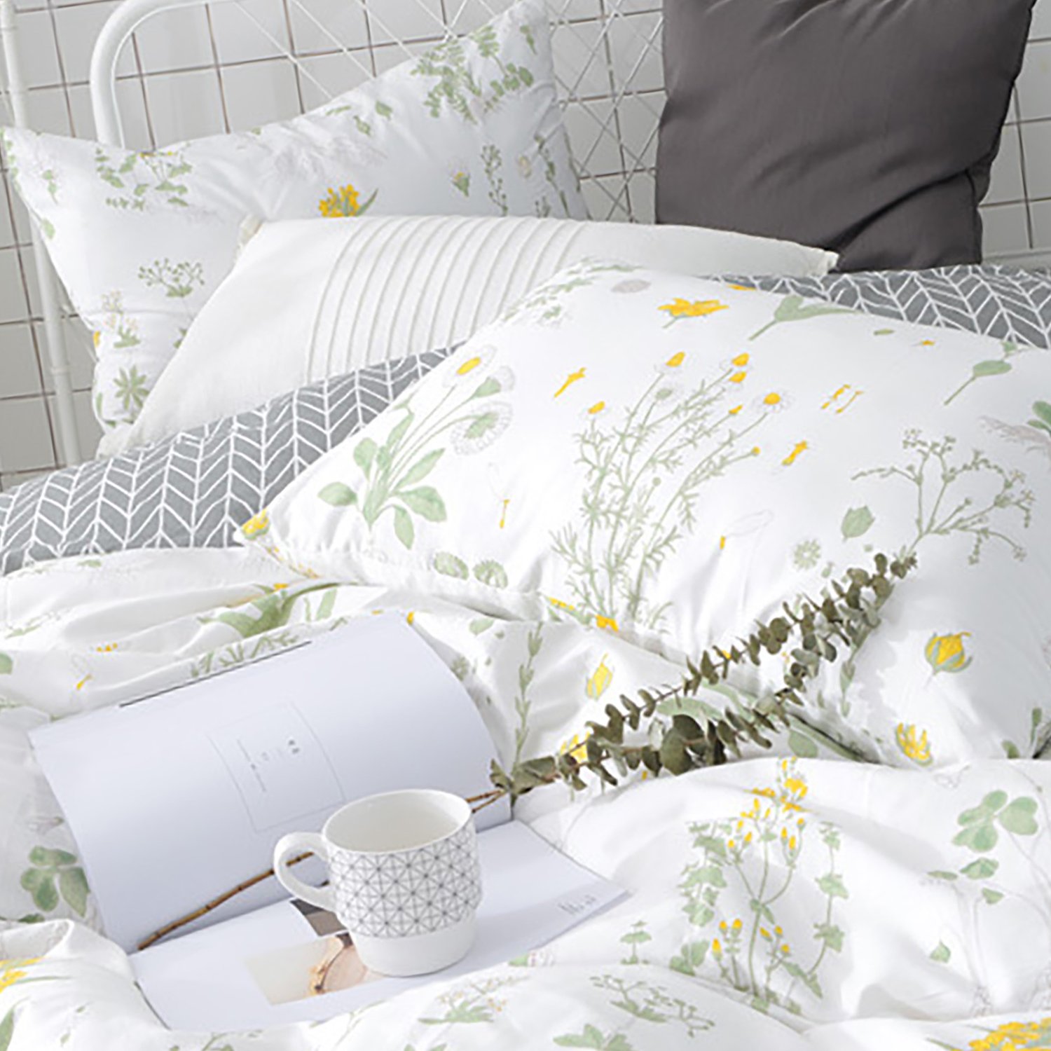 CLOTHKNOW Botanical Floral Duvet Cover Sets Full/Queen White Yellow