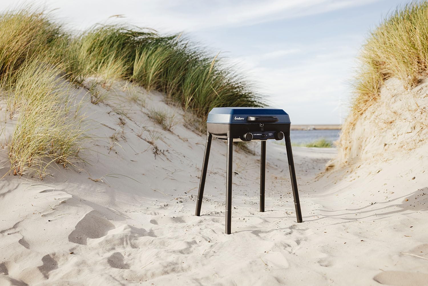 Enders Camping Gasgrill Explorer II, Grill-Thermometer, Grillen-, Kochen-, Backen Funktion, 2 Brenner Edelstahl, kleiner Balkon-Picknick-Grill, Aluguss-Grillwanne #2104, Blau 3