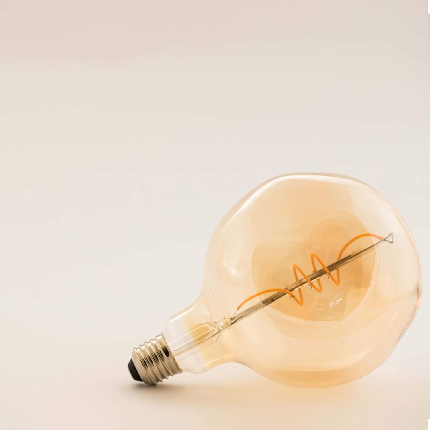 LED E27 Dimmable Edison Screw Filament Retro Melt Light Bulb with Sculpture Art Shaped Smoked Glass, 2200K, 4W (Equivalent to 40W) - Image 4