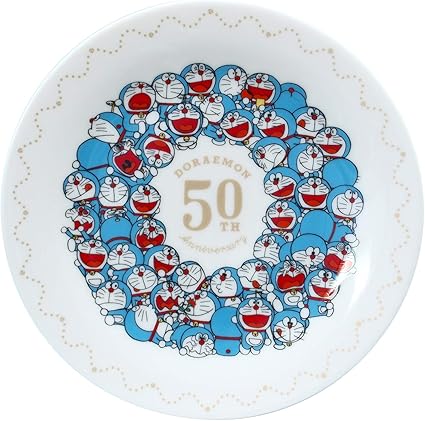 Amazon Co Jp ドラえもん 50周年記念 プレート 直径cm 皿立て付 日本製 ホーム キッチン