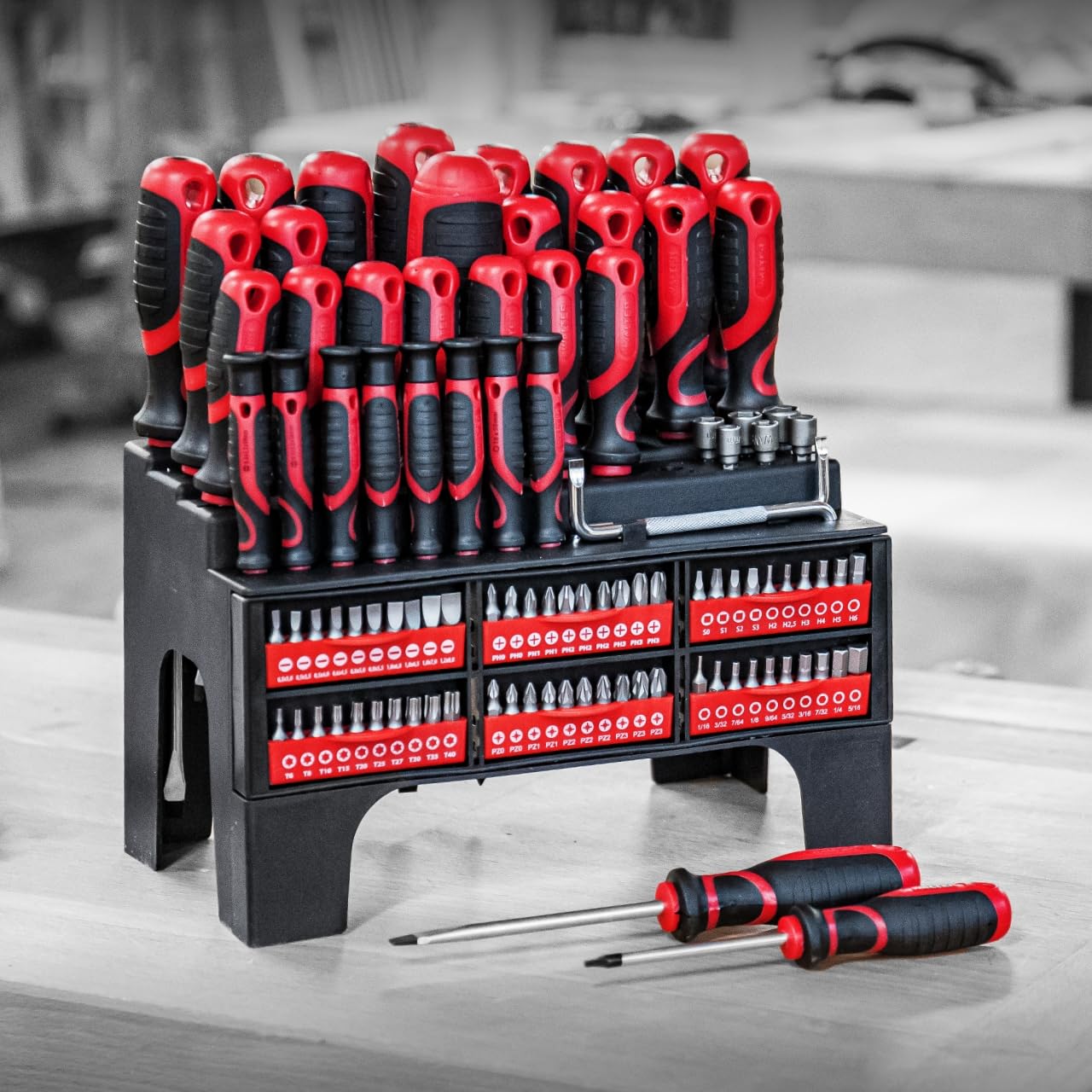 WALTER XXL Schraubendreher- & Bit-Set 100-teilig – Geschenk für Papa, Männer + Handwerker –inkl. Präzisions- & Winkelschraubendreher, Stecknüsse, Ratschen-Schrauber – Kreuzschlitz, Sechskant 7