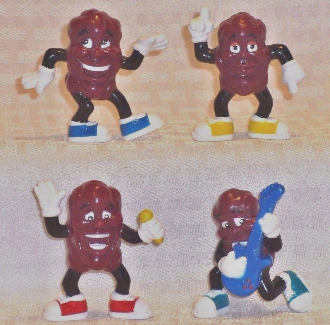 hardees raisins toys