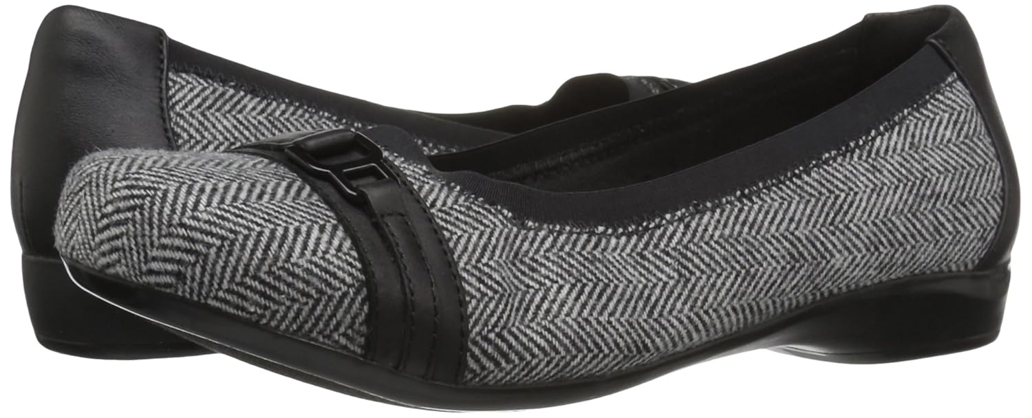 clarks women's kinzie light loafer flat