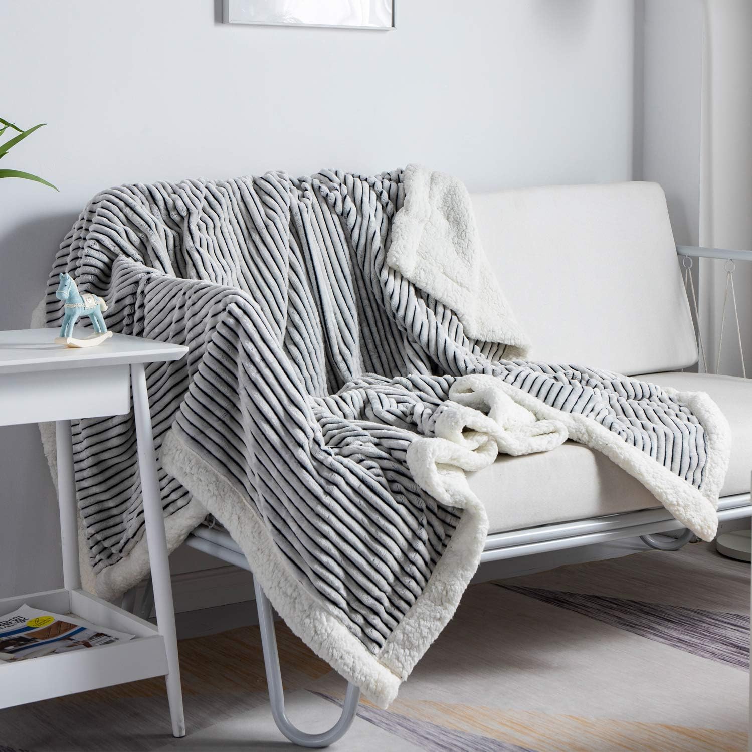 DISSA Sherpa Fleece Blanket Throw Blanket Soft Blanket Plush Fluffy Blanket Warm Cozy with Black and White Strip Perfect Throw for All Seasons for Couch Bed Sofa (Black, 60" x80''): Home & Kitchen