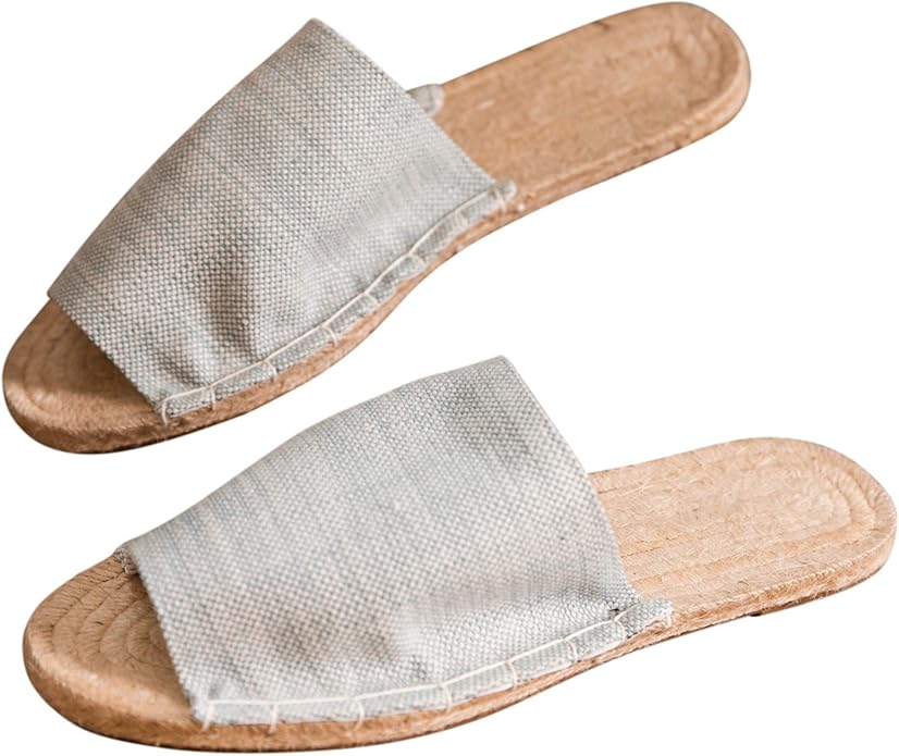 jeans with sneakers 2023