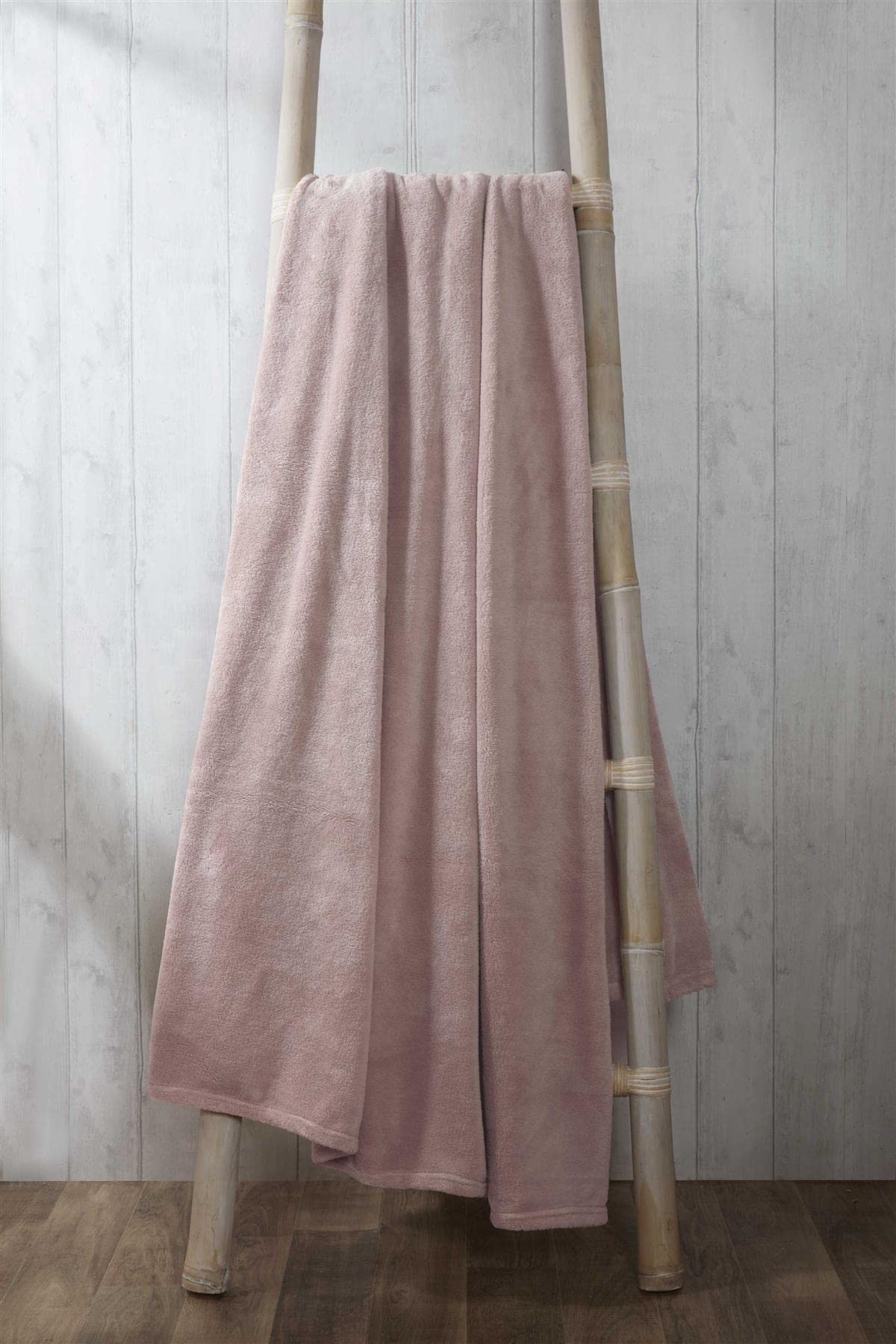 Rapport Home Super Soft Coral Fleece Blush 150 x 200 cm Blanket Throwover Sofa Accessory