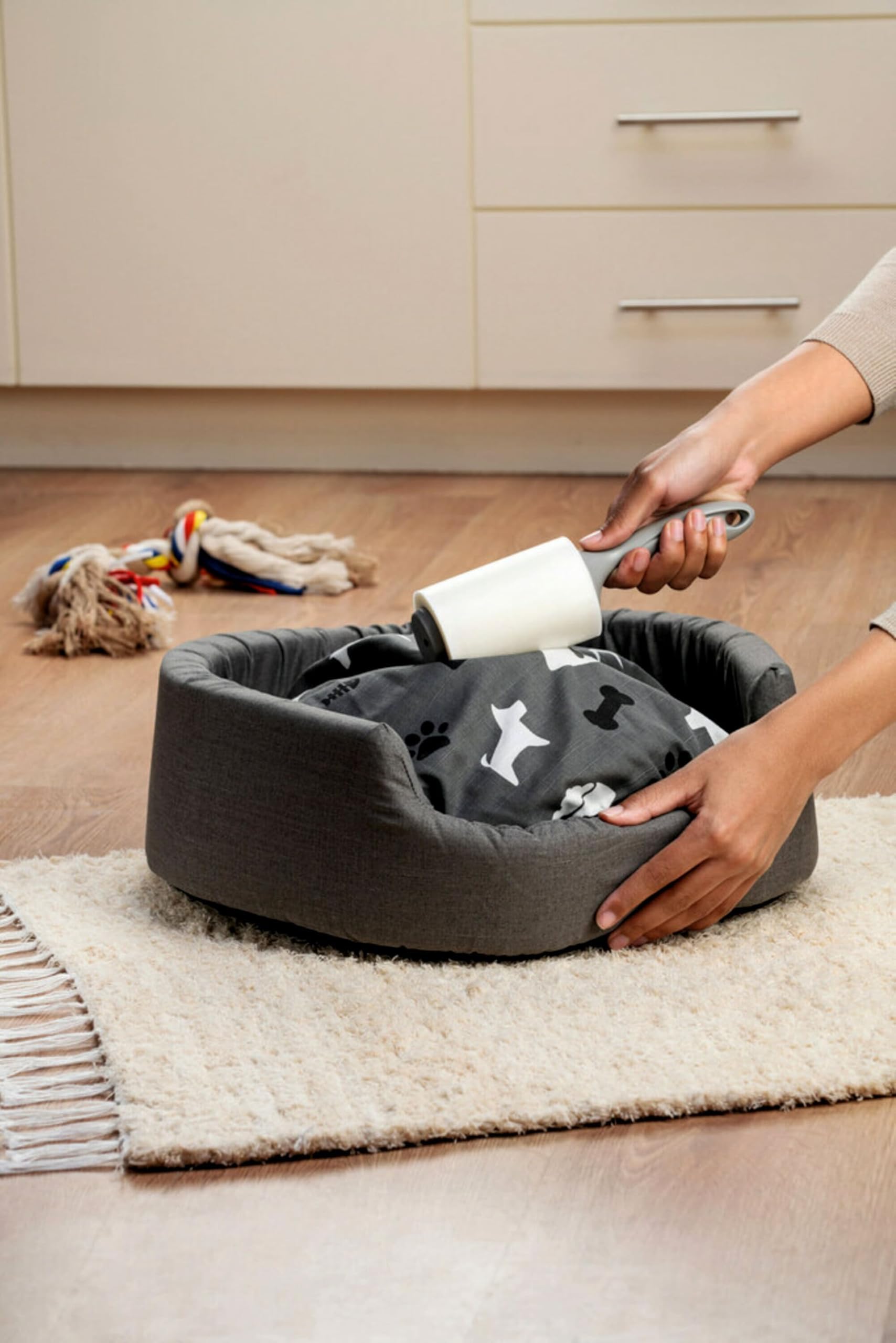 Scotch-Brite Pet Hair Pickup Extra Sticky Lint Roller, Designed for Removing Fur + Fluff on Couches, Clothes, Dog and Cat Beds, & More, 4 Pack, 192 Easy-Tear Adhesive Sheets Total