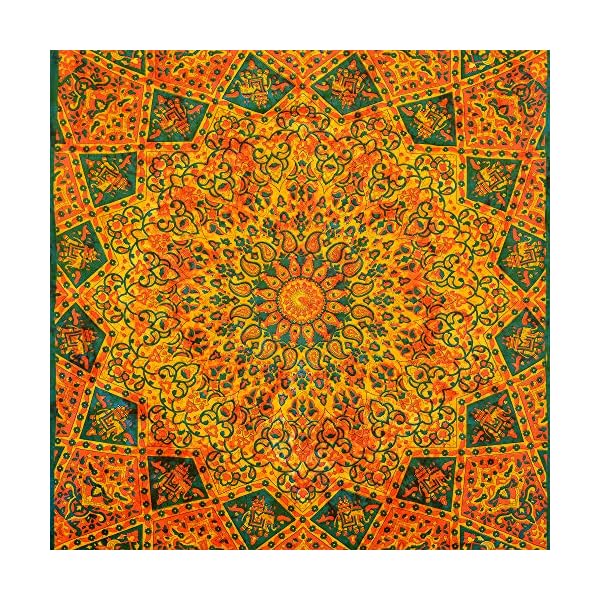 Future Handmade - Tapiz bohemio y psicodélico de pared con un diseño de mandala de estilo indio de la luna y del sol… | DeHippies.com