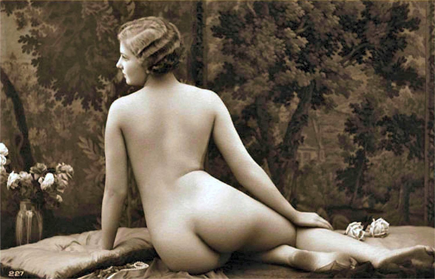 Early nude photography