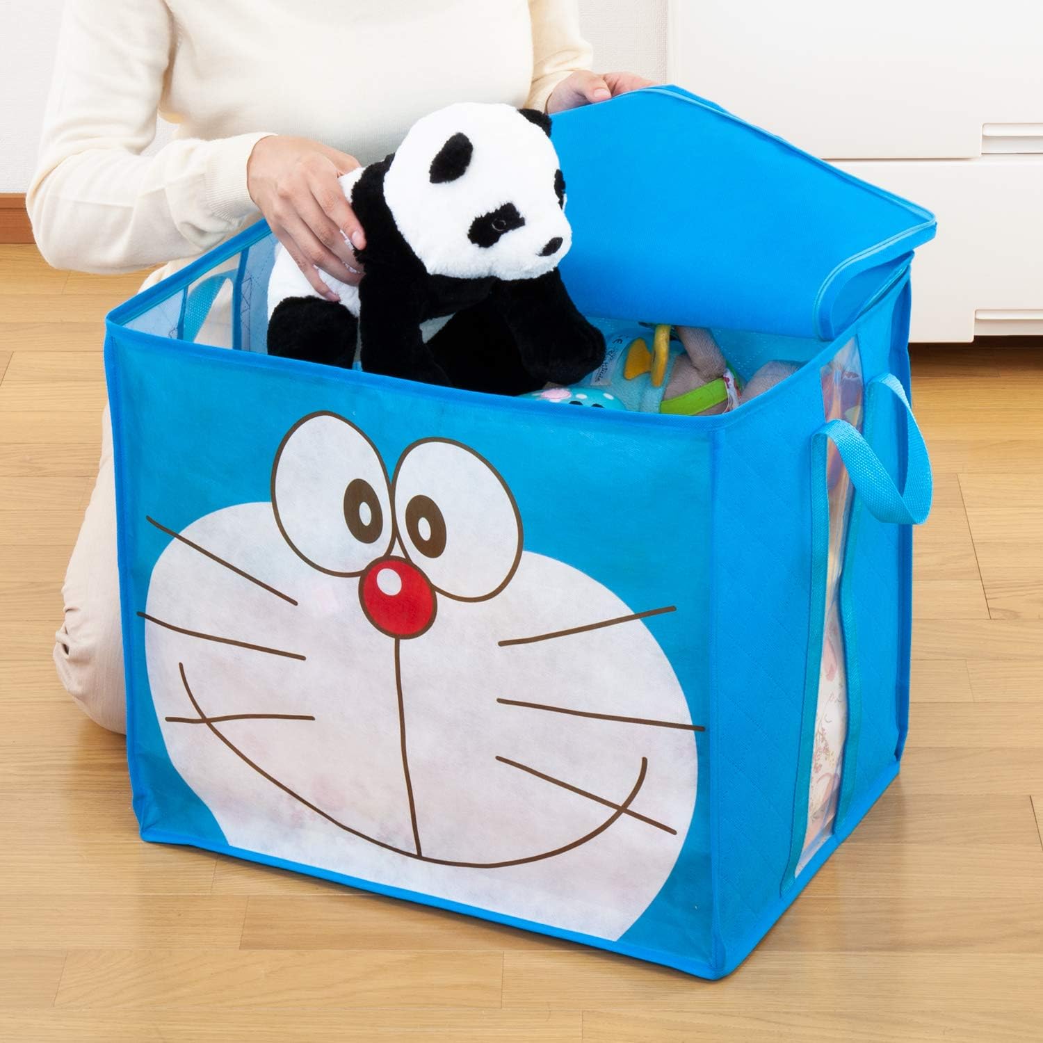 Amazon Co Jp アストロ ドラえもん 収納ケース 羽毛布団用 シングルサイズ 収納袋 不織布 透明窓 持ち手付き 900 ホーム キッチン