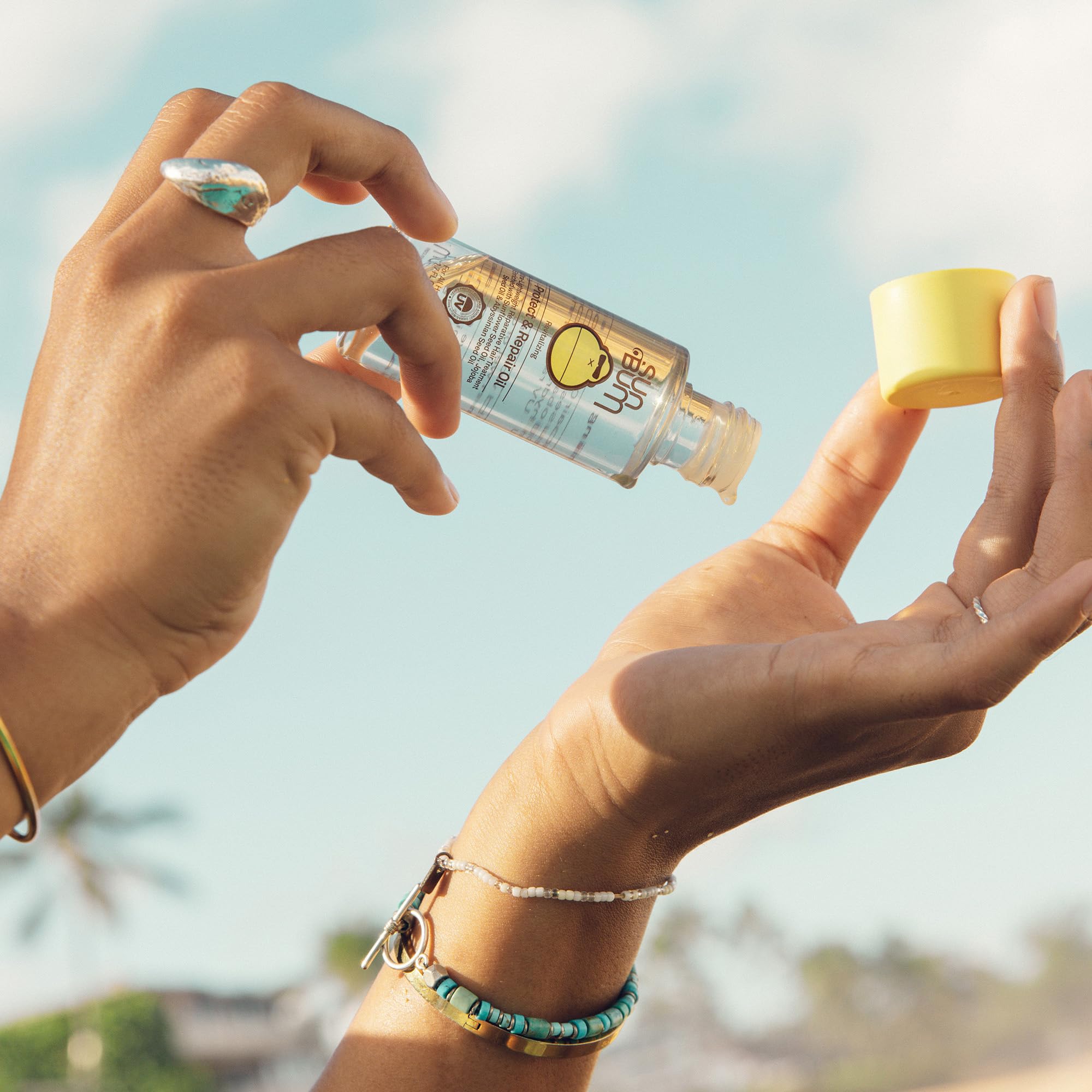 Sun Bum Revitalizing Protect and Repair Hair Oil - Light-weight Hair Care Treatment - Strengthen and Hydrates - UV Protection against Heat Damage and Sun Rays - Enriched with Jojoba Oil - 1.7 oz