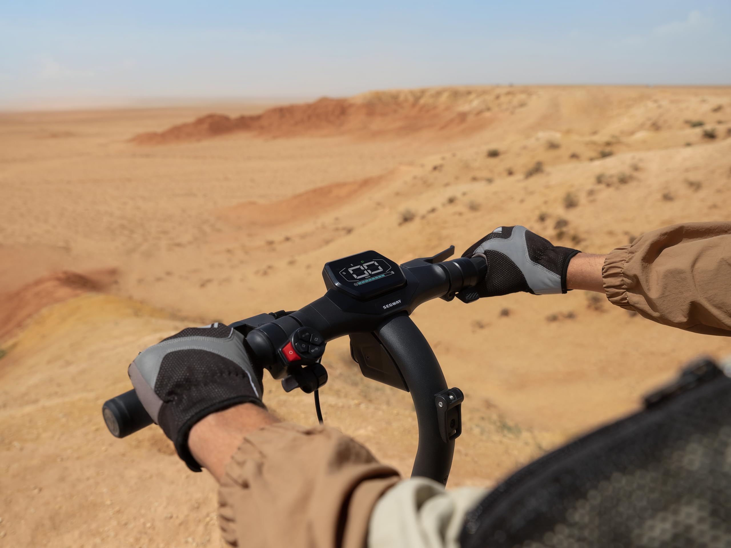 Segway ZT3 Pro D, E-Scooter mit Deutscher Straßenzulassung, 70 km Eco Modus Reichweite, 56km im Sport Modus, Vollfederung, 120 kg Tragkraft, 25% Steigung, Offroad-Reifen, Apple Find My, wasserfest 10