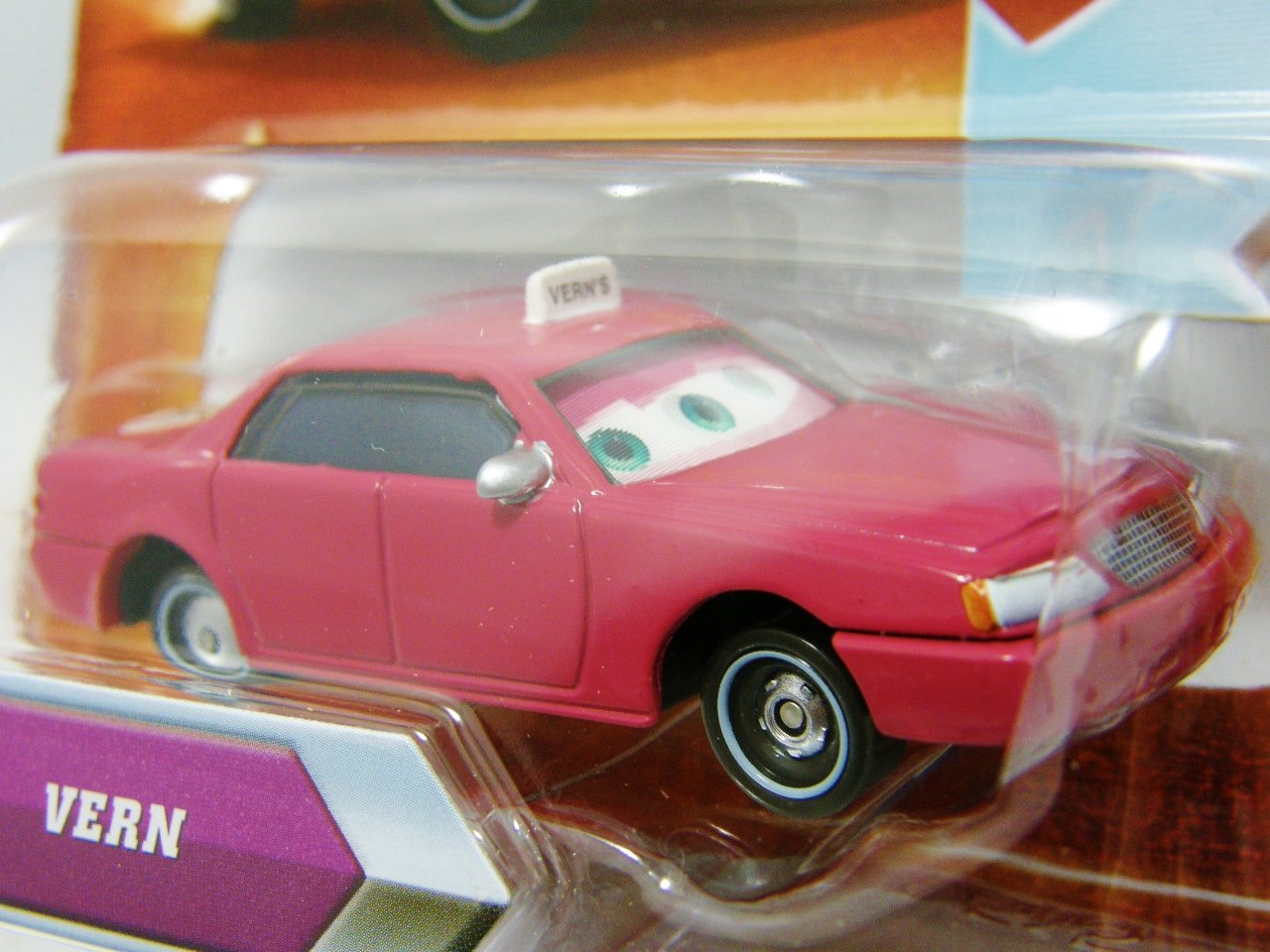 Disney Pixar R6515 Cars Lenticular Eyes #119 Vern 1:55 Diecast Vehicle Car