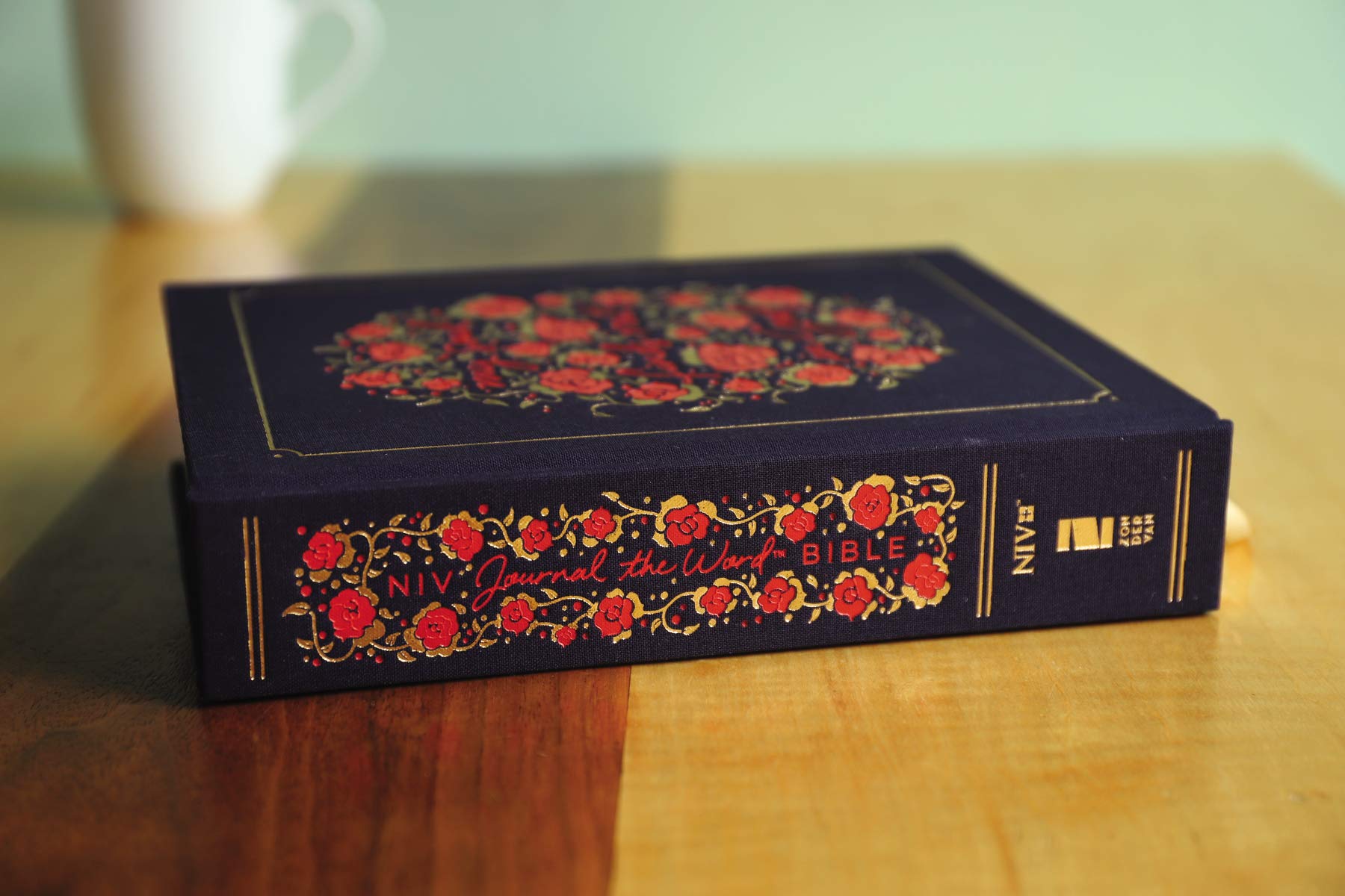 NIV, Journal the Word Bible for Women, Cloth over Board, Navy, Red Letter, Comfort Print: 500+ Prompts to Encourage Journaling and Reflection