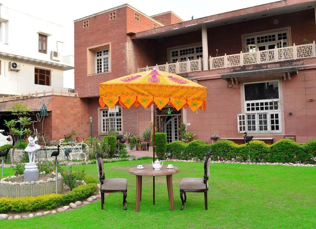 Amazon Com Lalhaveli Yellow Outdoor Umbrella 8 Ribs Offset Patio Umbrella Backyard Garden Decor Garden Outdoor