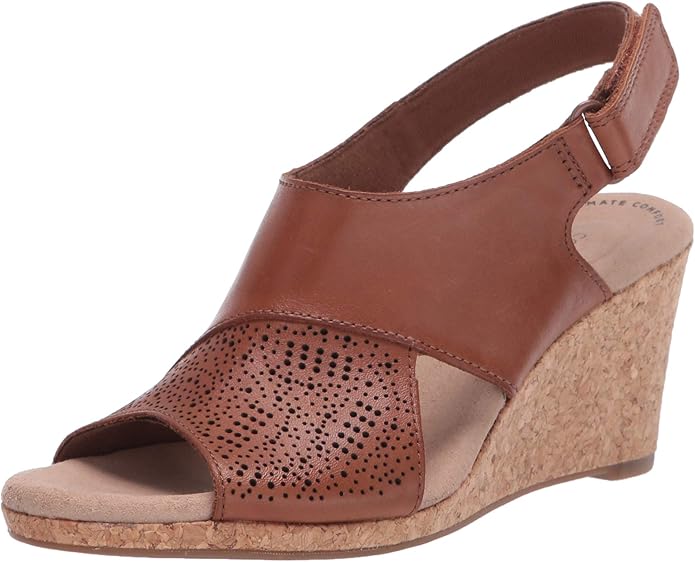 clarks tan wedges